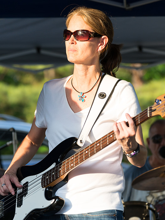 Dianne DaLee, Bass Guitar